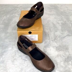 Arcopedico Triglav Bronze Synthetic Mary Janes Size 10.5 to 11 New